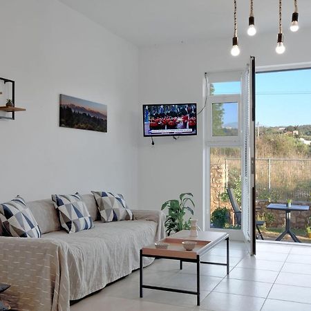 Livingfy Apt With Mountain View & Garden Βάμος Εξωτερικό φωτογραφία